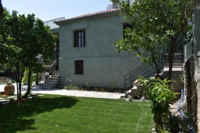 Betty's Garden House